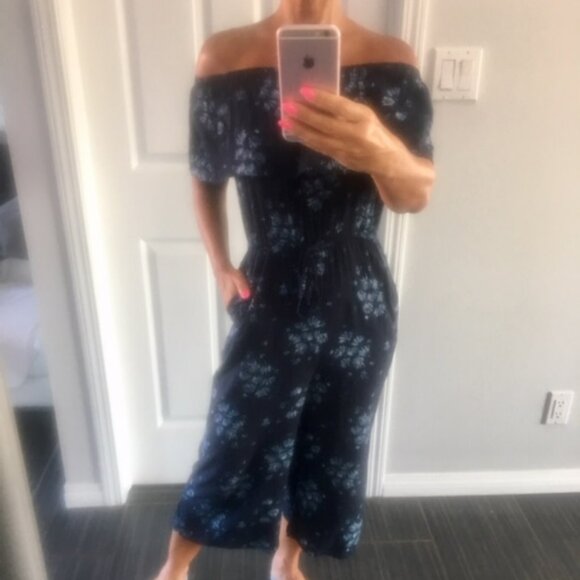 JACK by BBDakota Navy with blue floral off shoulder jumpsuit size small - Picture 3 of 9